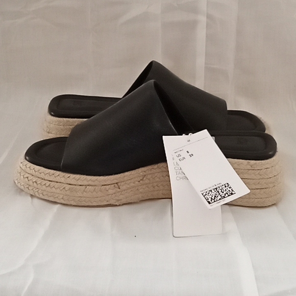 Sandals - Picture 3 of 5